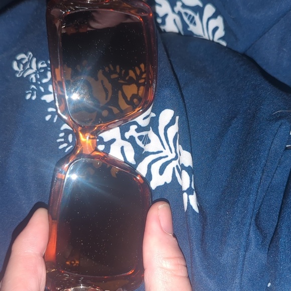 Authentic Gucci Stylish Brown Sunglasses - Picture 4 of 6